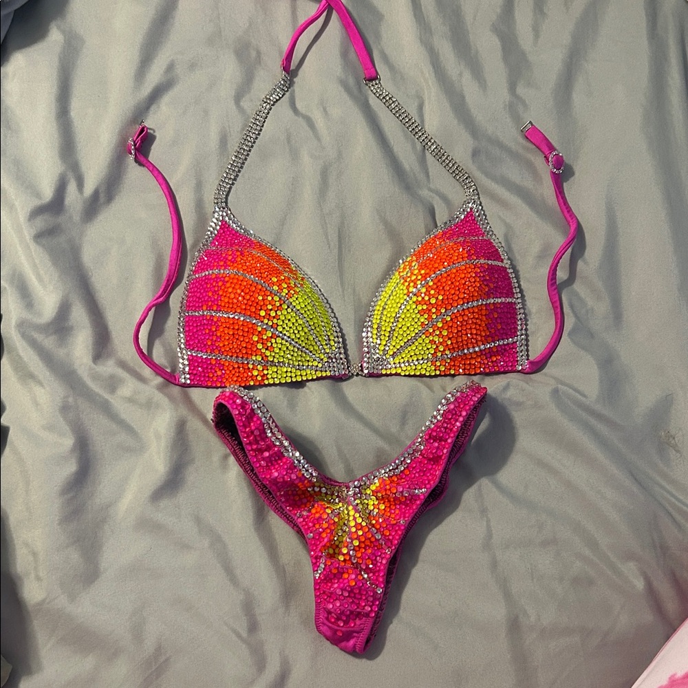 Figure Procut Pink Orange Yellow